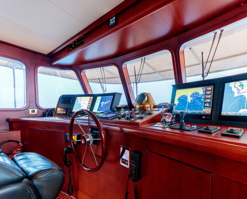 Luxury yacht Helm #3 - licensed (1)-min